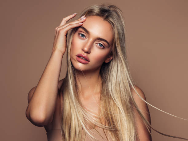Comment préparer ses cheveux avant de faire du blond ?